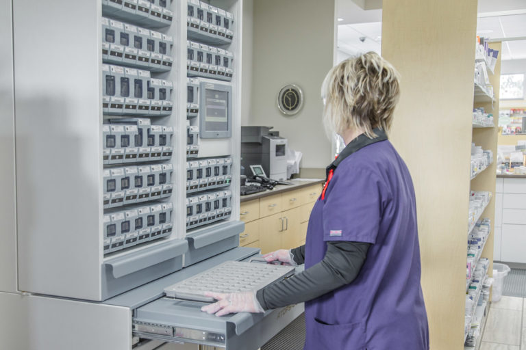 Medicap technician uses the PASS STS tray in preparation for a batch
